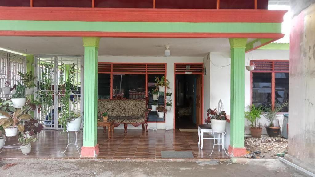 Oyo 91477 Fazira Home Stay Syariah Sibolga Bagian luar foto