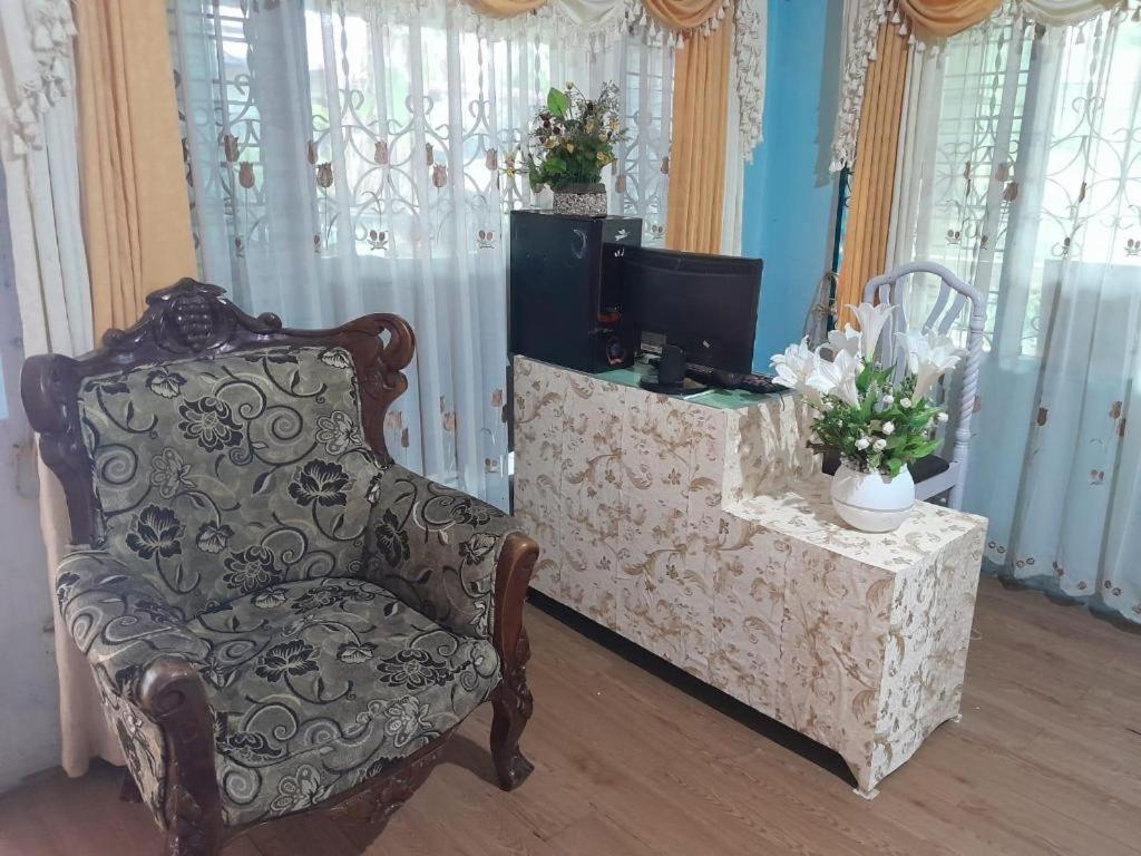 Oyo 91477 Fazira Home Stay Syariah Sibolga Bagian luar foto