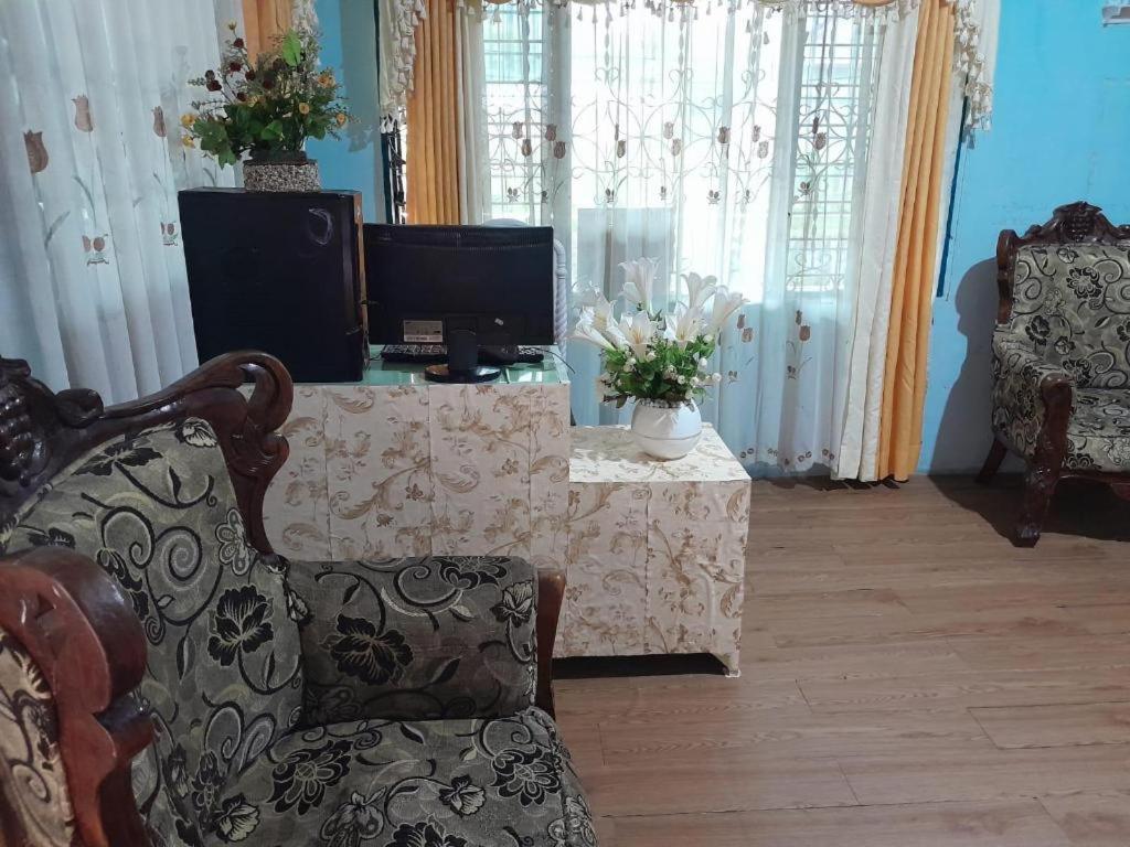 Oyo 91477 Fazira Home Stay Syariah Sibolga Bagian luar foto